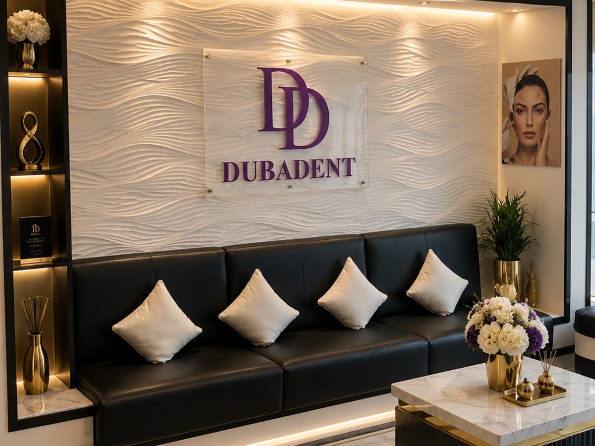 הקבלה במרפאה שלנו בדובאי, מתחת לשילוט DUBADENT